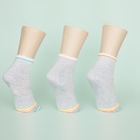 El color respirable del verano raya calcetines grises para hombre del tobillo con los materiales de Elastane