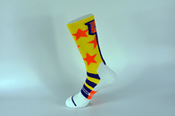 Calcetines coloridos absorbentes del baloncesto del sudor, calcetines deportivos de secado rápido del baloncesto de los muchachos
