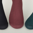 Calcetines de nylon rojos/del verde de la fibra del vestido, calcetines respirables del vestido del algodón orgánico de la cachemira