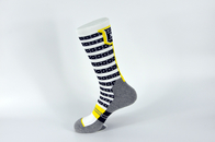 Calcetines de nylon del baloncesto de la juventud, calcetines antirresbaladizos amarillos del baloncesto de los muchachos
