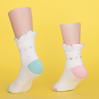 Calcetines resistentes del algodón del resbalón los 100 para los niños, guardan calcetines lindos calientes del bebé