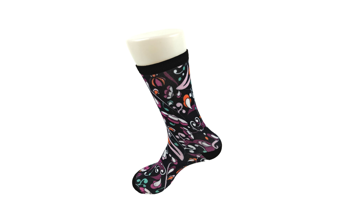 Deslice los calcetines impresos 3D resistentes del negro con la elasticidad blanca larga del lustre cómoda