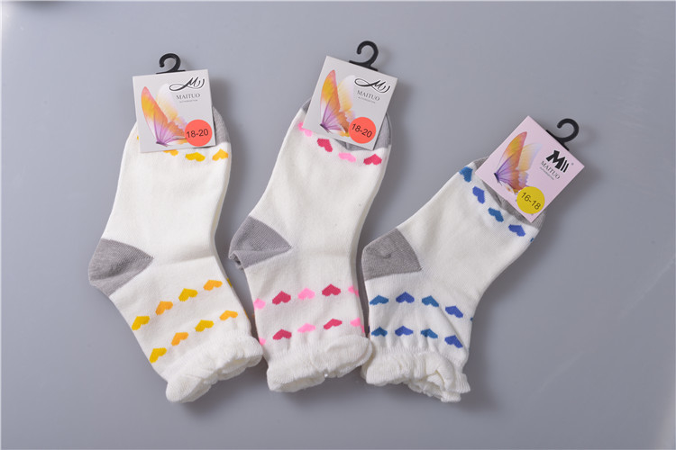 Calcetines resistentes del algodón del resbalón los 100 para los niños, guardan calcetines lindos calientes del bebé