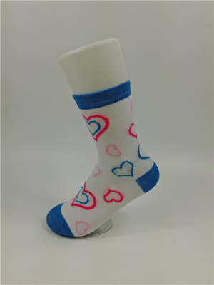 Los calcetines antibacterianos hechos punto del algodón de los niños con diversos colores hacen para ordenar